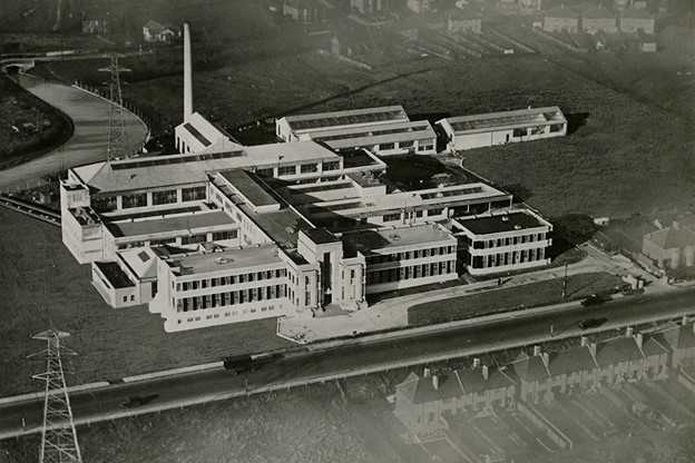航空写真:英国グリーンフォードにあるグラクソの新しい本社、1935年